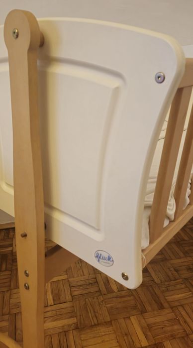 Kołyska marki Gluck z baldachimem