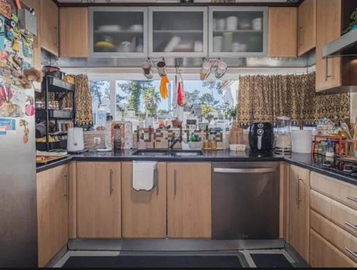 Lagoa de Albufeira. Moradia térrea com estrutura para o segundo andar.