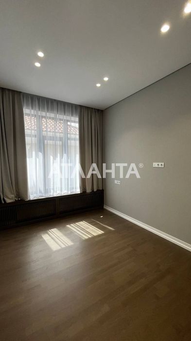В продаже добротный дом в Совиньоне 4 спальни, бассейн