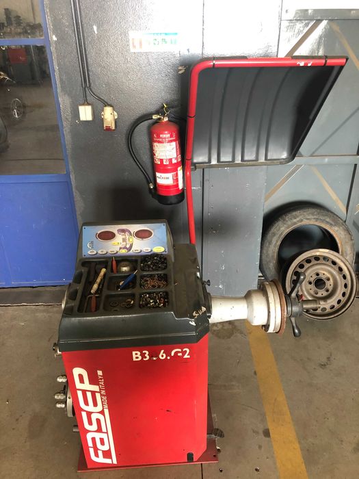 Máquina de equilibrar pneus Fasep B306