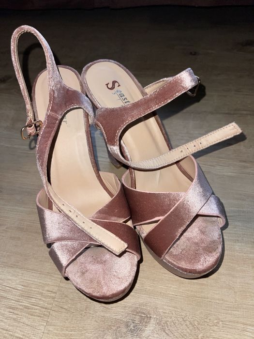 Жіночі босоніжки