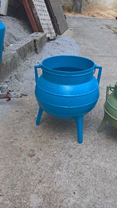 3 potes de ferro pintados , para decoraçao de jardim