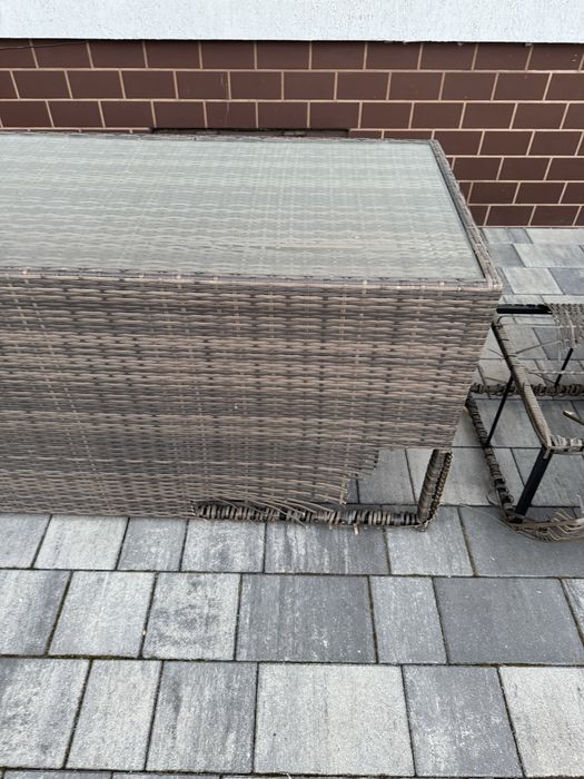 Meble rattanowe uszkodzone