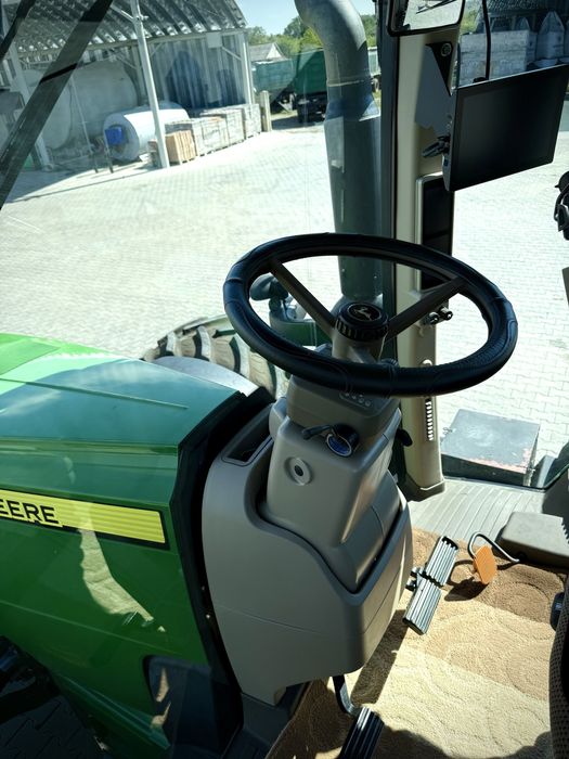 Трактор John Deere 8320R