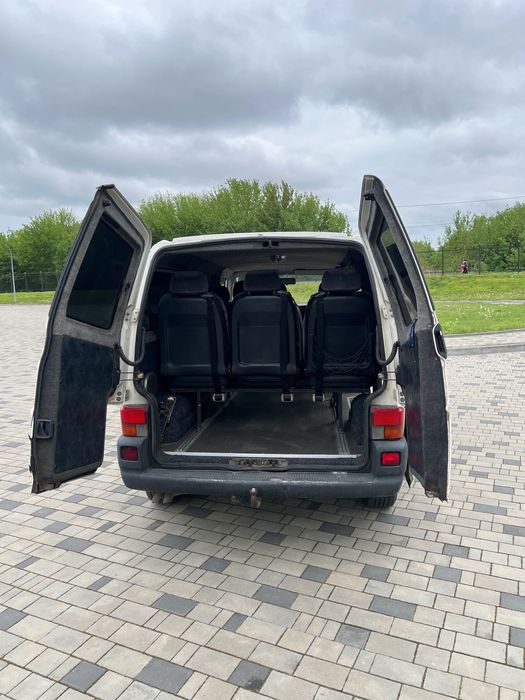 Автомобіль VW TRANSPORTER