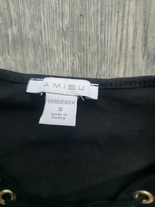 Wiązane sznurowane body na dekoldzie