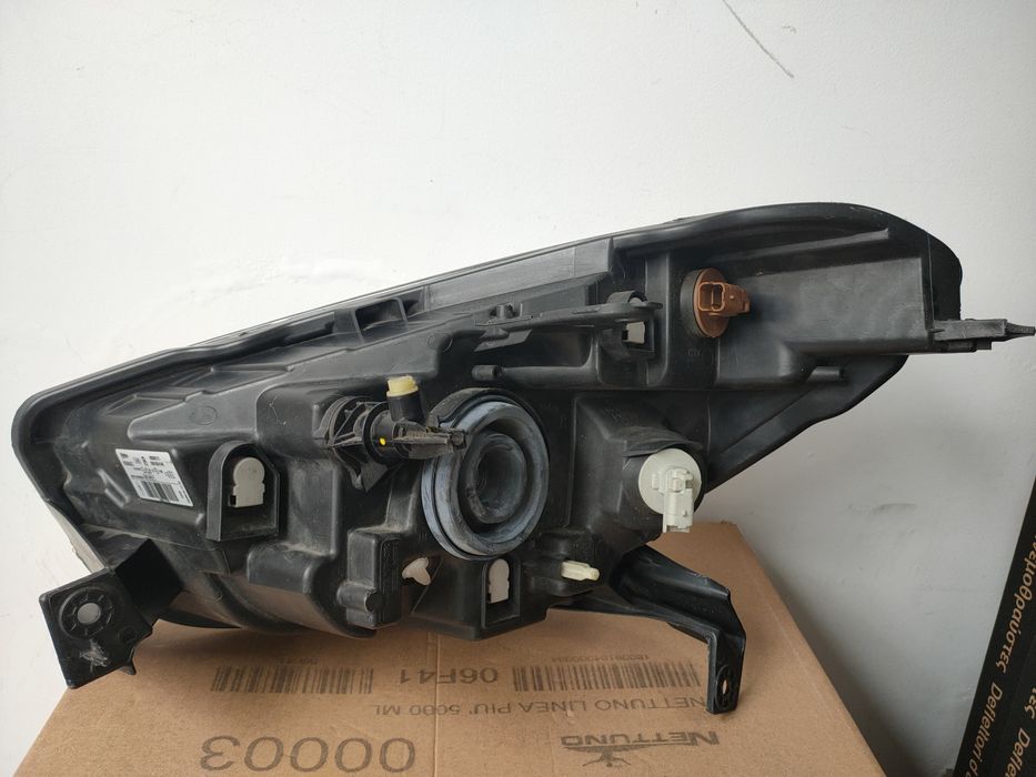 Farol Direito Dacia Dokker/Lodgy de 2012 a 2017