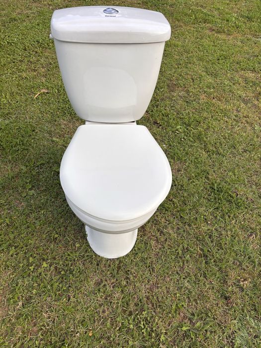 Kompakt WC Durasan – biały, stan bardzo dobry (muszla + spłuczka)