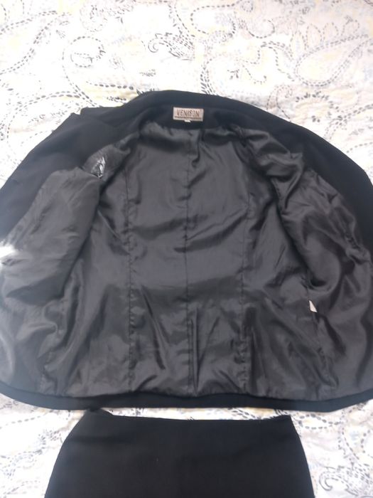 Ładny czarny komplet damski r.44+bluzkę