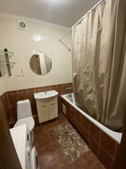 Здам велику однокімнатну квартиру  в центрі Гостомеля, біля школи,газ