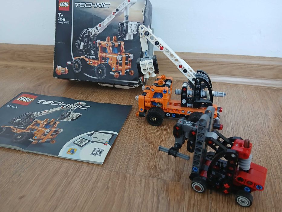 Lego technic 42088 ciężarówka z wysięgnikiem,  wózek widłowy