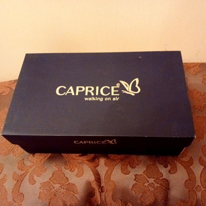 Туфлі-човники Capriceice, 40 розмір, 800 грн.
Елегантні лодочки німец