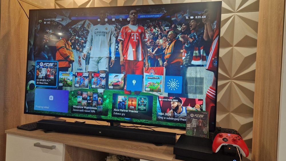 Konsola Xbox One X 1TB  4K + 2 pady + FC26/Forza 5