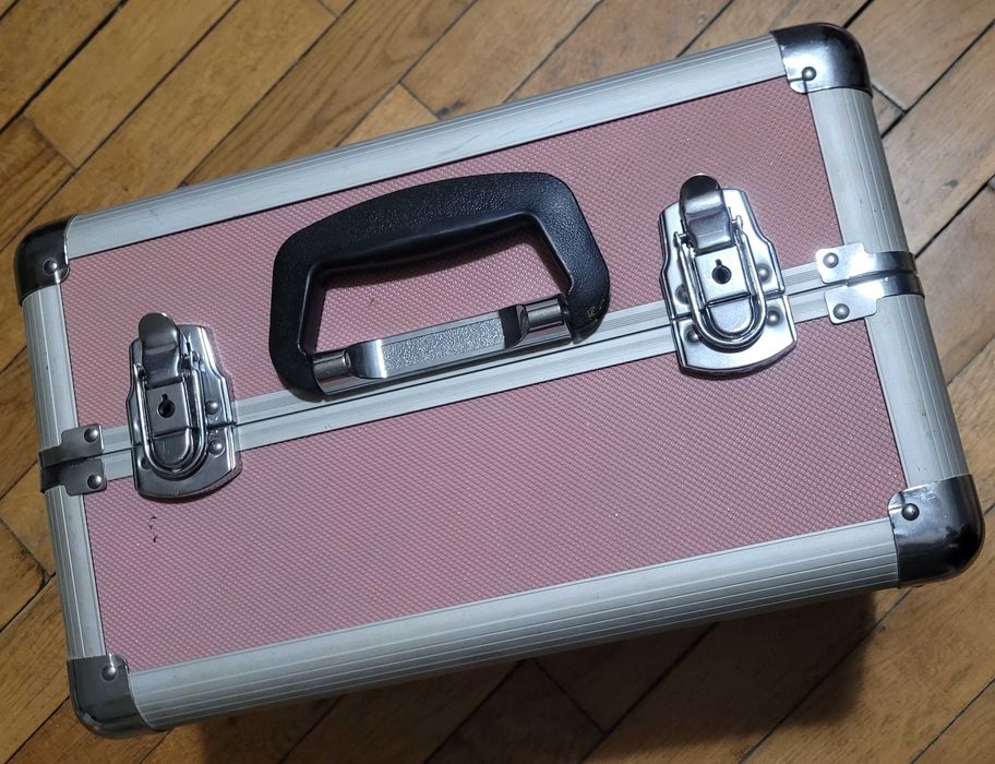 Duży kuferek kosmetyczny