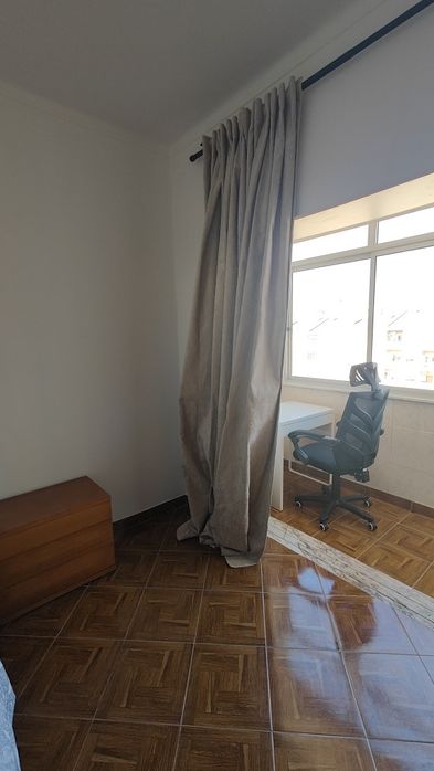 Alugo Quarto Solteiro Vale da Amoreira