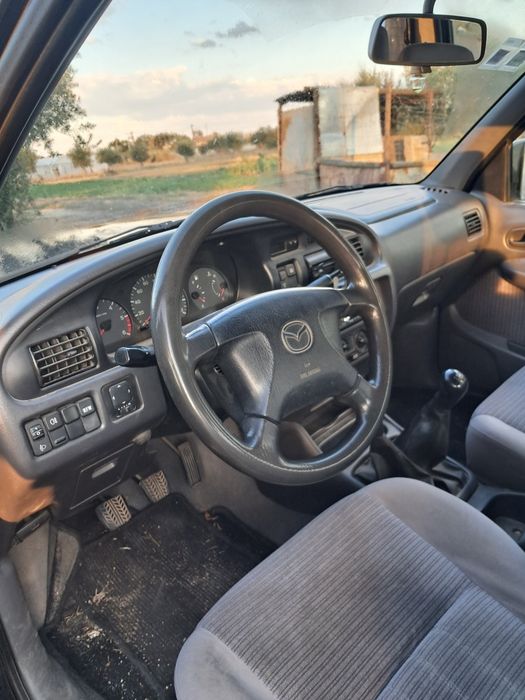 Carrinha 4x4 Mazda Slider