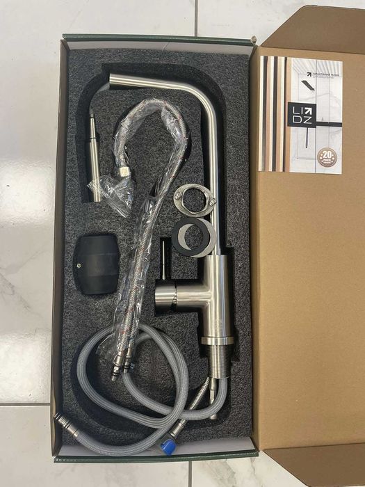 Кухонная мойка Luminex 6045 см и смеситель с выдвижным изливом, Lidz.