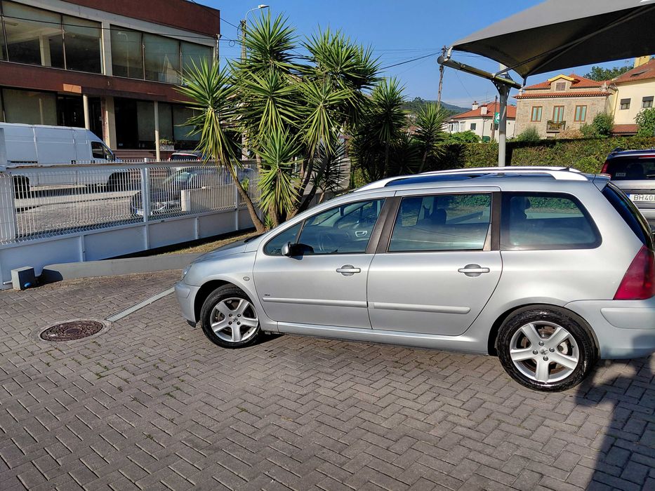Peugeot 307 Hdi muito bom estado pneus novos aceito troca em moto de igual valor