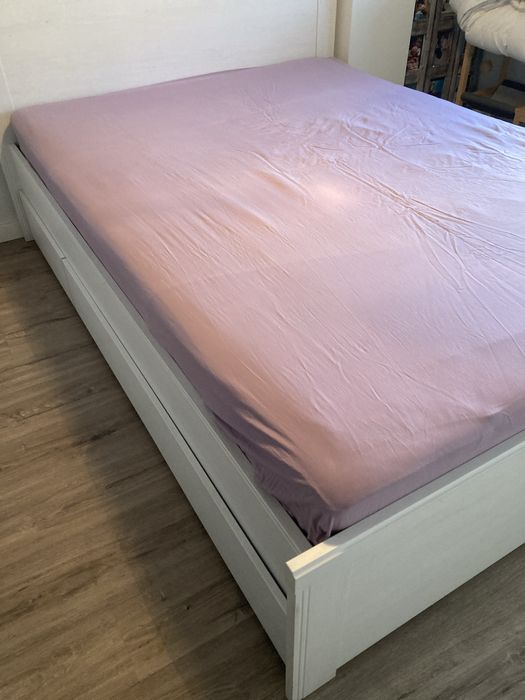 Cama malm como nova com colchao e 4 gavetas para arrumacao