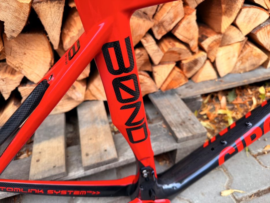 Frameset  szosowy Cipollini Bond aero  r.L