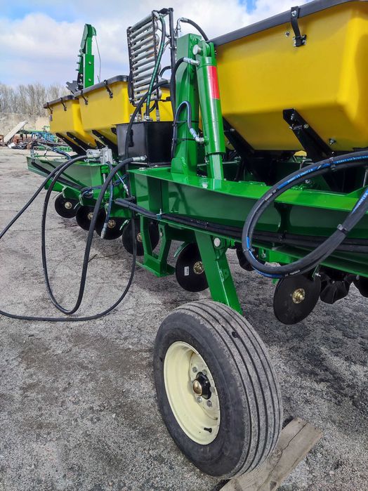 Сівалка пневматмчна точного висіва  JOHN DEERE 7200 Джон Дір
