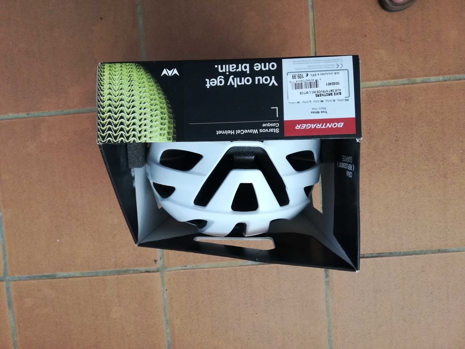 Capacete Bontrager Starvos Wavecel NOVO e suporte de solo 2 bicicletas