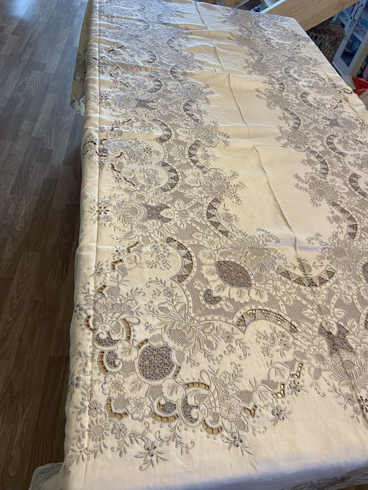 Toalha de Mesa Bordado da Madeira