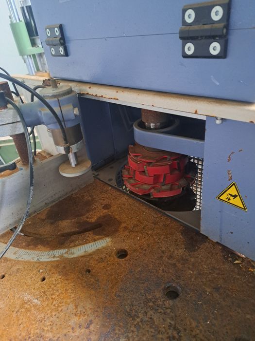 Fresadora angular para perfis de pvc e alumínio