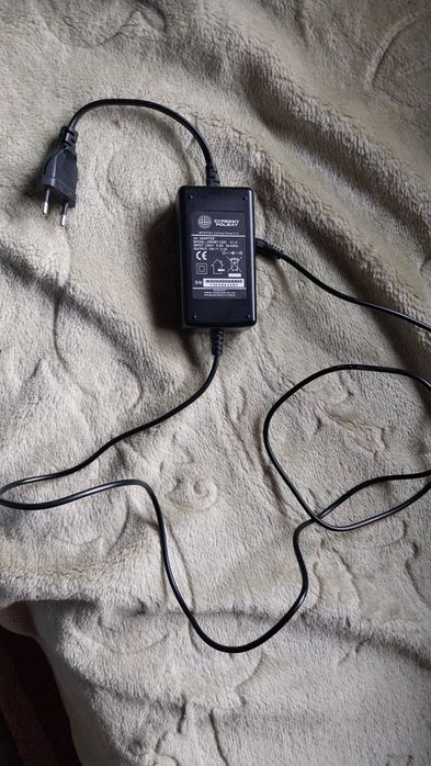 Sprzedam ładowarkę do komputera