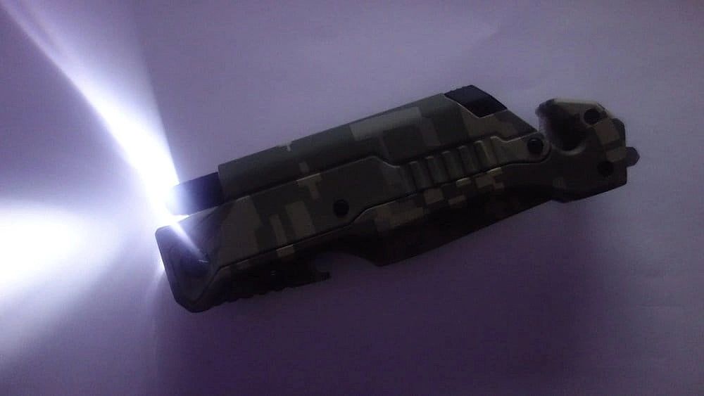 Nóż ratunkowy bezpieczeństwa 6w1 camo/moro Kandar