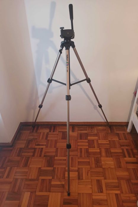 VELBON Tripod Model: cx-560 for Camera - With Little Use.64284553496193121