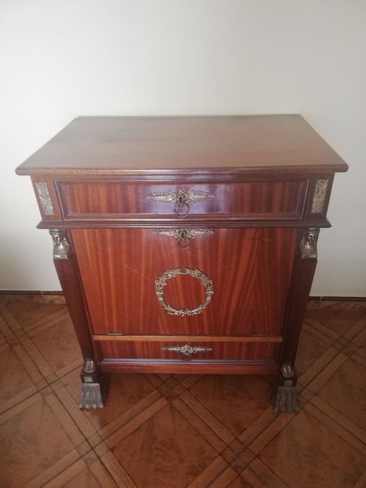 Móvel bar do estilo império