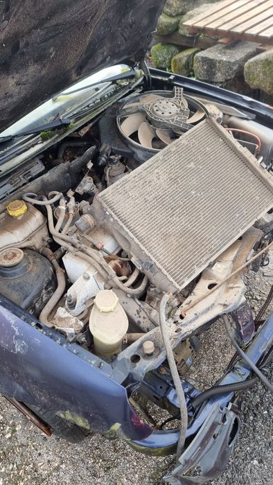 Ford Courier acidentada c/motor em bom estado