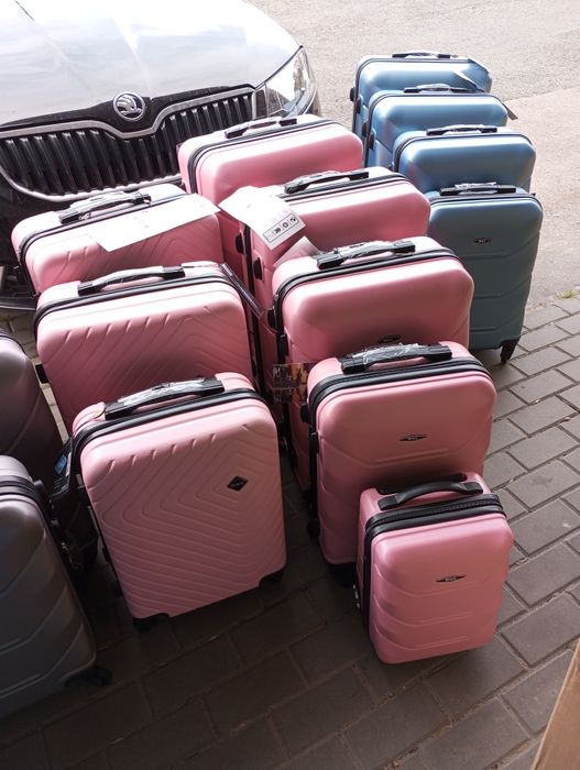 Walizki małe lionerki i wizzarki bezpłatne z Abs