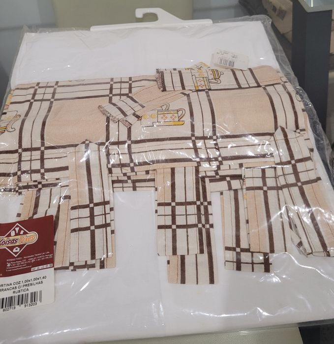 Cortina de cozinha nova