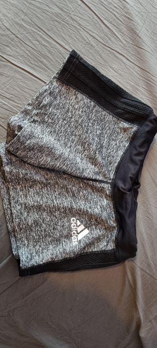 Sprzedam spodenki adidas.