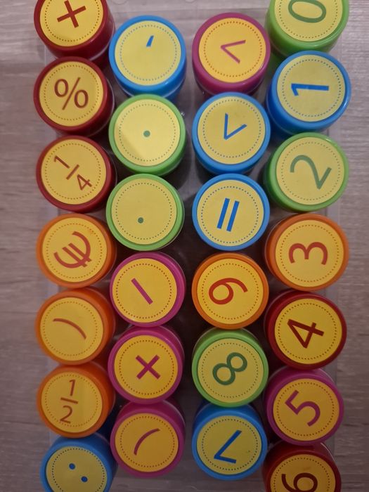 Pieczątki cyferki znaki matematyczne 2 komplety