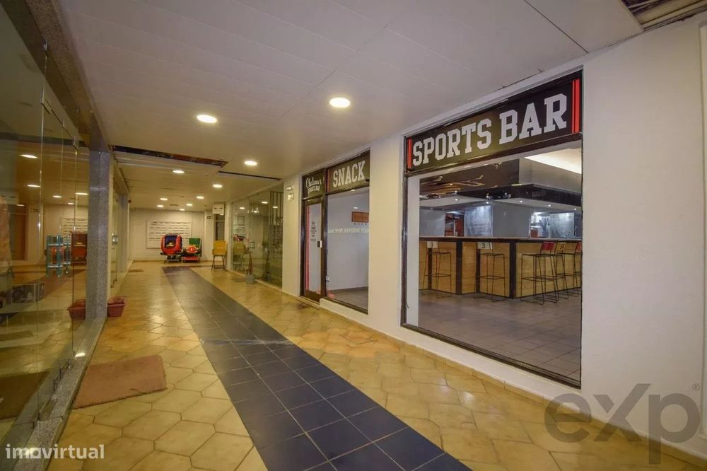 Oportunidade Única na Lourinhã: Venda de Espaço Comercial + Negócio pr