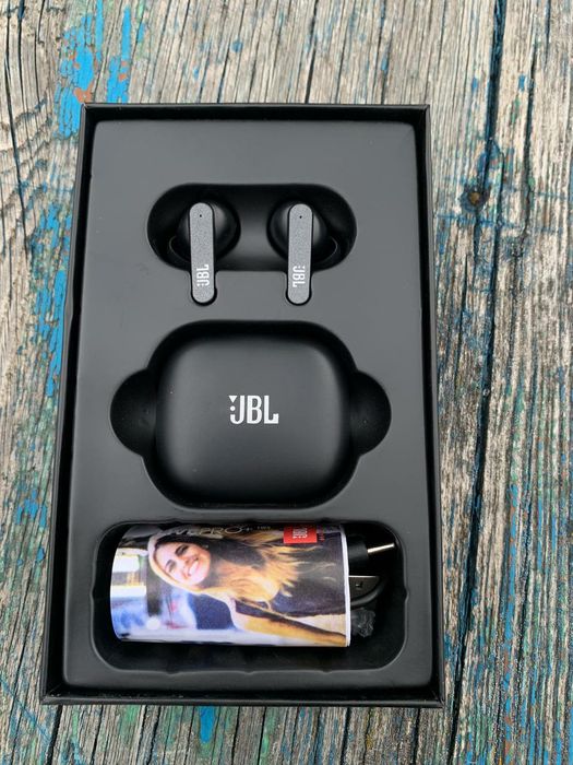 Безпровідні навушники JBL Live Pro+ TWS.