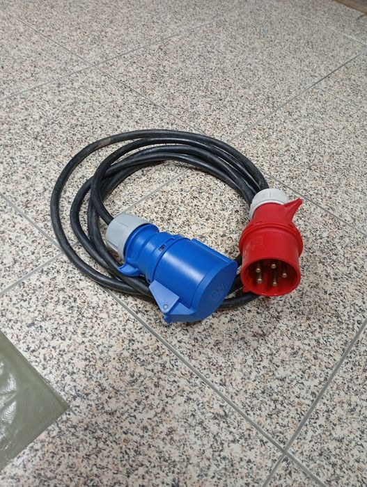 Adaptador industrial 32A Trifásico para monofásico