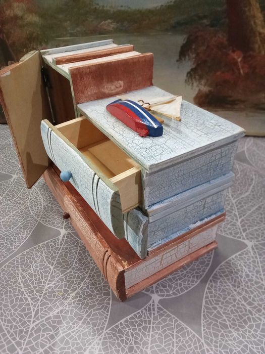 Wooden box with 4 drawers.