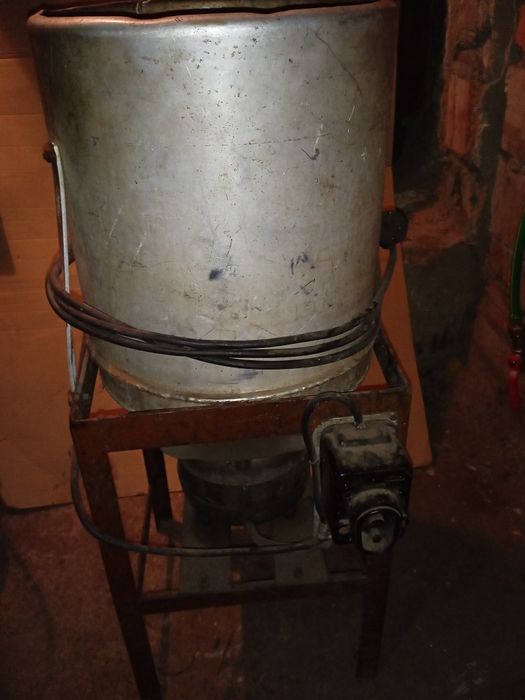 Продам дробілку буряка,яблок