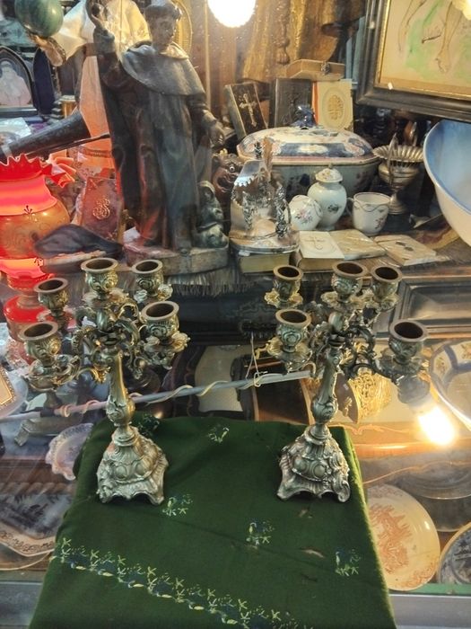 Par de candelabros em bronze  com 5 velas