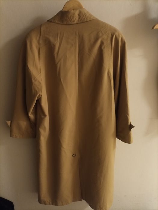Płaszcz damski typu prochowiec