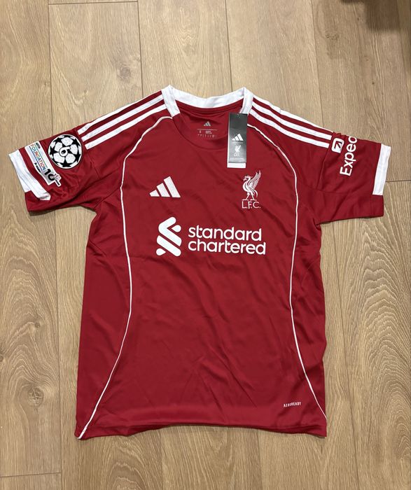 T-Shirt Liverpool com Patch Champions - Tamanho S