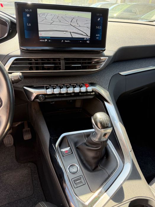 PEUGEOT 5008 1.2 PURETECH 130 CV – 2021 – 7 LUGARES – IVA DEDUTÍVEL