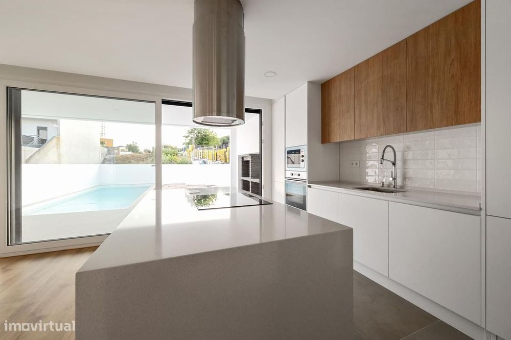 Moradia Geminada T3 com piscina, Quinta da Amizade, Setubal