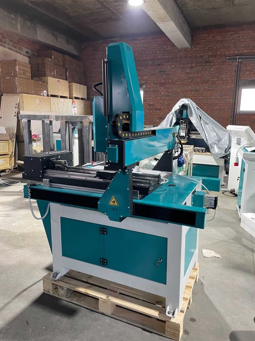 Фрезерний верстат ЧПУ 800х800мм з токарною віссю - Dominant CNC