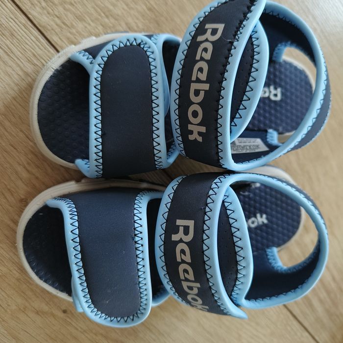 Sandałki chłopięce 26 Reebok nowe