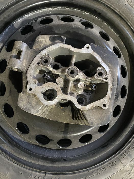 Продам оригінальну заводську головку циліндра для двигуна 163FML (200 куб.см, нижньовальний двигун із штовхачами)